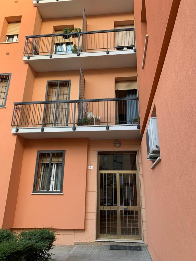 Comfortable Apartament 2 Bedroom Suitable 2-5 Pax Μπολόνια Εξωτερικό φωτογραφία